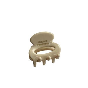 Chic cream-colored oval claw clip with France Handmade gold lettering for daily styling