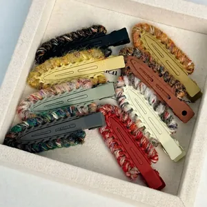 Barrettes à cheveux tricotées aux couleurs rétro pour un style automnal doux et chic