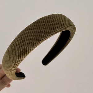 Close-up of khaki twill knitted sponge headband with vintage thick-padded texture design