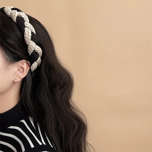 Vintage braided knit headband in black and beige twist for a French style elegant look