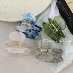 Set mit vier Haarklammern aus Essigsäure in Marmormuster und Pastellfarben
