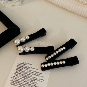 French velvet hair clips set featuring elegant pearls and black velvet duckbill base