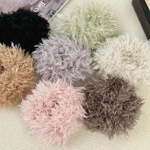 Set de chouchous en peluche aux sept tons crème doux pour des coiffures d'automne