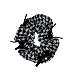 Chouchou vintage en tweed pied-de-poule avec nœud en velours et perles