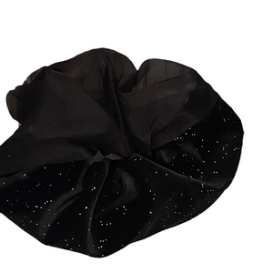 Chouchou rétro français en velours noir à paillettes avec un grand nœud en mousseline