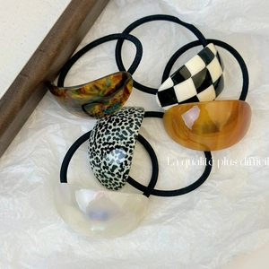 Five-piece set of high-quality acetate hair ties in classic checkers and tortoise patterns