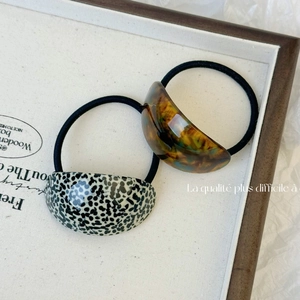 Acetate arch hair ties set with black and white spotted and brown tortoiseshell patterns