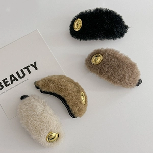 Elegant Plush Hair Clip Faux Fur Banana Clip Gold Metal Button Hair Claw For Women Winter Commuting Hair Accessory