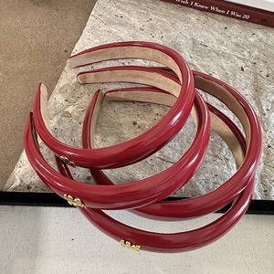 Elegant Red PU Leather High Top Headband For Women Vintage French Style Hair Hoop With Metal Bear Flower Decor Hair Accessory