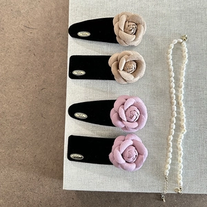 Set de pinces à cheveux camélia de style français avec fleurs violettes et velours