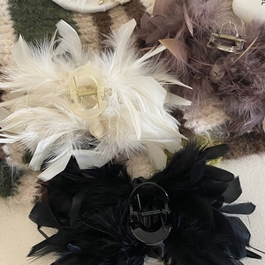 French Style Elegant Fluffy Ostrich Feather Hair Claw Clip For Women Large Size Shark Clip Winter Plush Hair Accessories