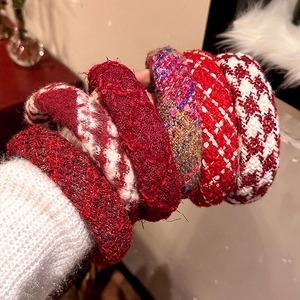 Set de serre-têtes en tweed rouge et maille pour femmes aux motifs pied-de-poule festifs