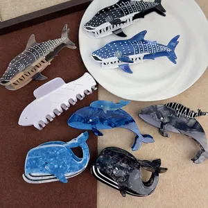 Kreative Haarklammern in Hai- und Walform aus Acetat in Blau, Marmorschwarz und Weiß