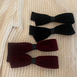 Lot de barrettes à nœuds en velours français bordeaux et noir pour un style hivernal élégant
