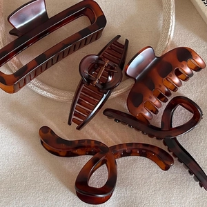 Set of large matte amber tortoiseshell hair claws in geometric shapes for women