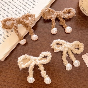 Lambswool bow hair clips with pearls in brown and beige colors for winter styling
