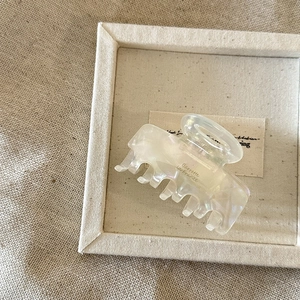 Elegant pearl finish acetate square hair claw clip with France golden logo for women