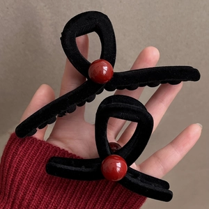 Elegant Black Velvet Hair Claw Clip With Red Artificial Pearl Large Vintage Shark Clip For Women Party New Year Hair Accessories