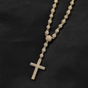 Collana con ciondolo a croce placcata oro di lusso con perle di zircone lucide