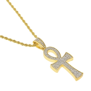 Détail du pendentif Ankh égyptien avec strass blancs étincelants et chaîne de type corde