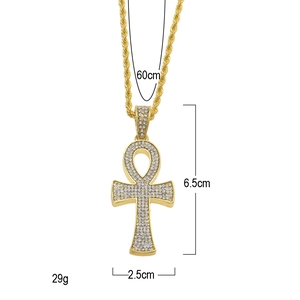 Pendentif Ankh égyptien doré avec zircons et chaîne torsadée de 60cm de longueur