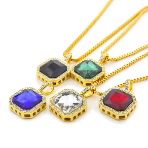 Hiphop vergoldete Kette mit quadratischem Rubinanhänger und Kristallen für Herren im Retro Stil