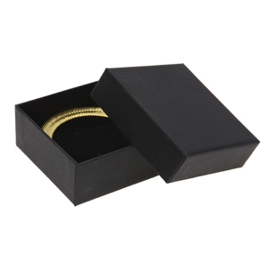 Goldene flache Schlangengliederkette in einer hochwertigen schwarzen quadratischen Box