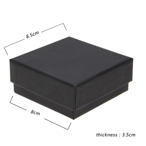 Premium schwarze quadratische Geschenkbox für Schmuck mit Abmessungen 8,5x8x3,5cm matt