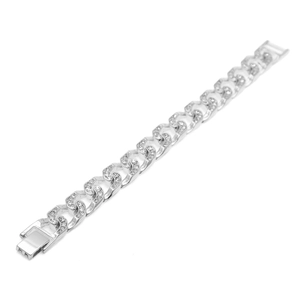 Vista macro del bracciale cubano in argento con pavé di zirconi e chiusura pieghevole