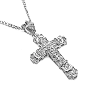 Detail von Vintage Kreuzanhänger mit Mikro-Kristallen und feiner Panzerkette in Silber