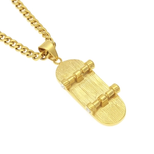 Pendente skateboard in acciaio inossidabile dorato stile hip hop con dettagli lucidi