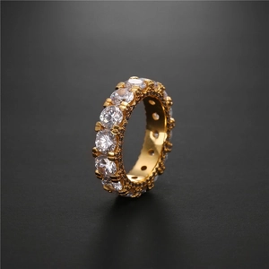 Anello da uomo placcato oro 18K con montatura a griffe e pietre in zirconia AAA