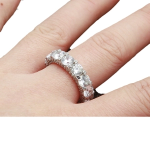 Anello eternity classico placcato argento 18K con pietre di zirconia AAA a pavé