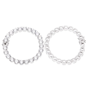Dettaglio fronte e retro del bracciale tennis argento 8mm con zirconi cubici incastonati