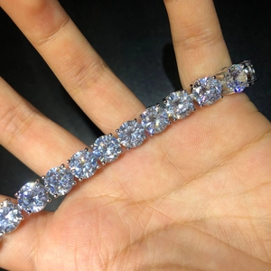 Bracciale tennis da 8mm in argento con zirconi brillanti e incastonatura a quattro griffe