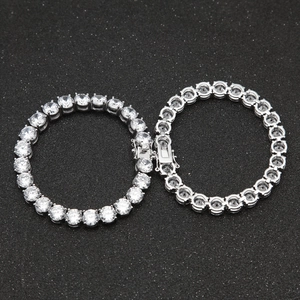 Dettaglio del bracciale tennis da 8mm con zirconi cubici e chiusura a scatto