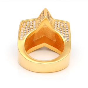 Bague étoile pentagramme dorée surdimensionnée style hip hop avec cristaux brillants
