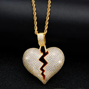 Collana con Ciondolo a Cuore Infranto Hip Hop Iced Out in Rame e Zirconia con Catena a Corda in Acciaio Inossidabile