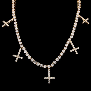 Hiphop gouden tennisketting met vijf kruishangers en witte zirkonia stenen