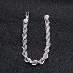 Hip hop zilveren gedraaide ketting armband met zirkoon micro-pave en karabijnsluiting op zwart