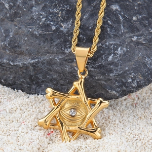 Collana Stella di David dorata con cornice a scheletro e occhio di strass su roccia nera