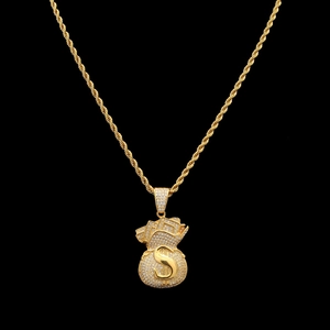 Detailopname van de hip-hop gouden geldzak hanger met dollarteken en zirkonia's