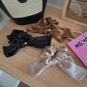 Elastici per Capelli in Raso con Fiocco e Collana di Künstliche Perle Sintetiche con Pendaglio in Metallo per Donna Gioielli