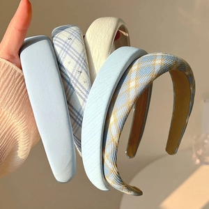Lot de quatre larges bandeaux élégants aux motifs de tissus à carreaux et rayures bleus et beige