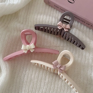 Drei elegante große Haarklammern mit Schleifen in Rosa, Beige und Taupe-Farben