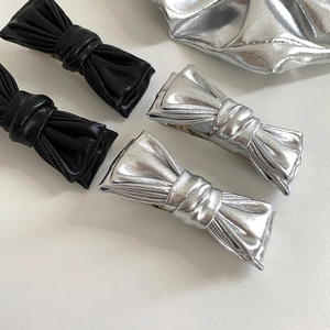 Barrettes à cheveux nœud argentées et noires avec texture métallique pour femmes, clips