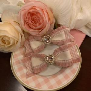 Barrettes à cheveux rose avec cœurs en strass, nœuds à carreaux et rubans en soie