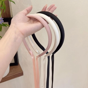 Lot de trois serre-têtes en satin rose blanc et noir avec de longs rubans élégants
