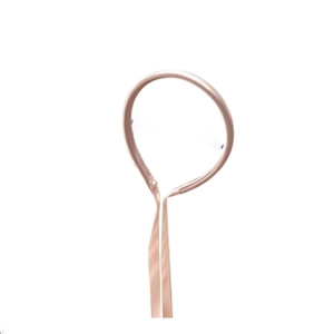 Serre-tête élégant doré champagne avec de longs rubans en satin pour un look sophistiqué