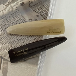 Set of two geometric acetate hair clips in beige and dark coffee with French script